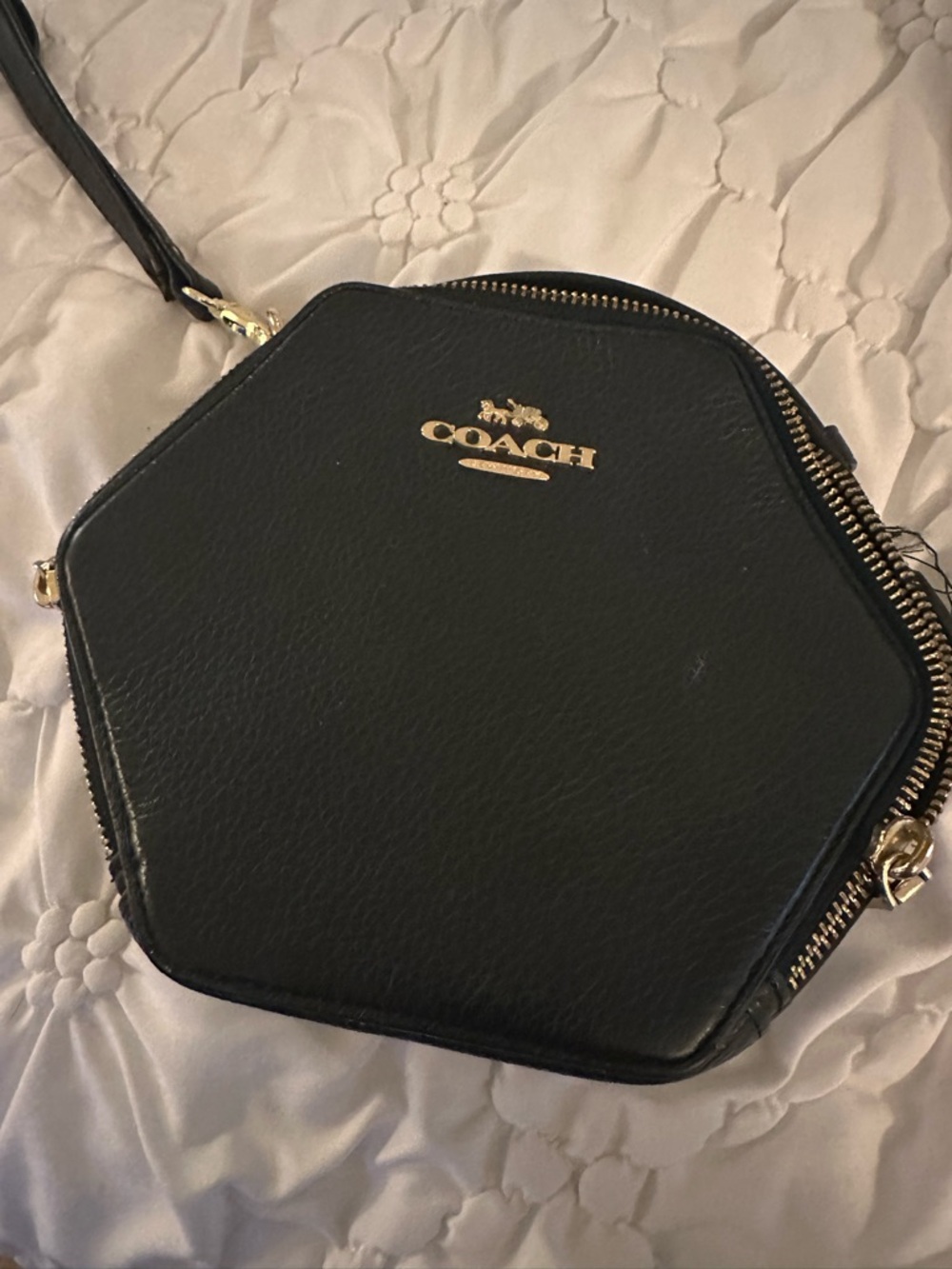 COACH Black Hexagon Leather Mini CUTE RUN AROUND PURSE ANY OCCASION!